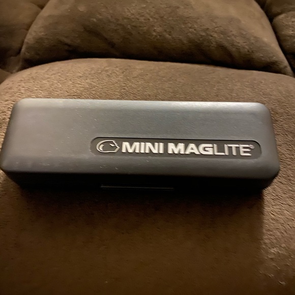 Maglite Mini With Case,Clip, And Batteries Incl. - Picture 2 of 2